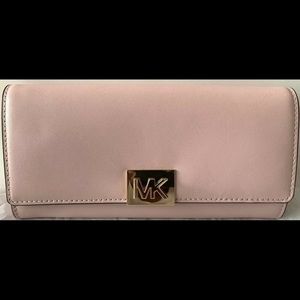 NWT Michael Kors Pink Blossom Mindy Leather Wallet